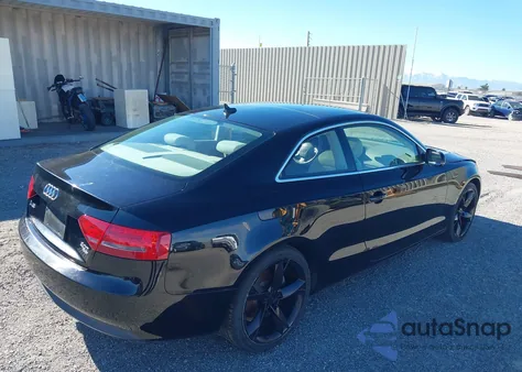 2011 Audi A5 2.0T Premium z USA, uszkodzony, nr VIN WAULFAFR3BA008076